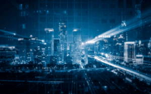 Schema della virtualizzazione server: più sistemi operativi virtuali su un unico hardware fisico, utilizzato dalle piccole e medie imprese per ottimizzare le risorse IT.